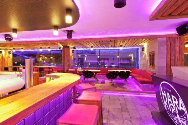 Partyhouse Harakiri Stay Different 60 Seconds To Mountains! Free Parking! Self Check-In Mayrhofen Exteriör bild