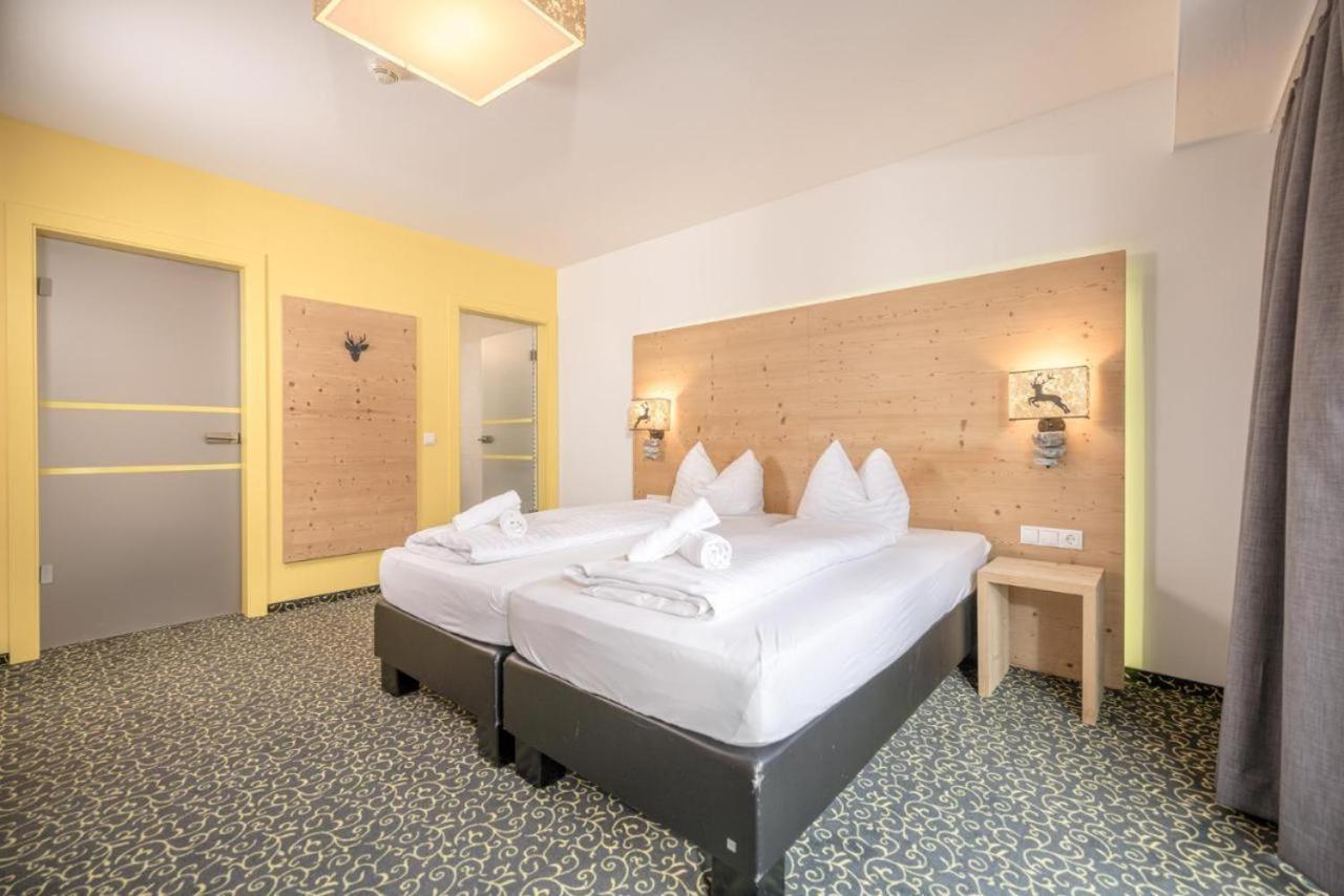 Partyhouse Harakiri Stay Different 60 Seconds To Mountains! Free Parking! Self Check-In Mayrhofen Exteriör bild