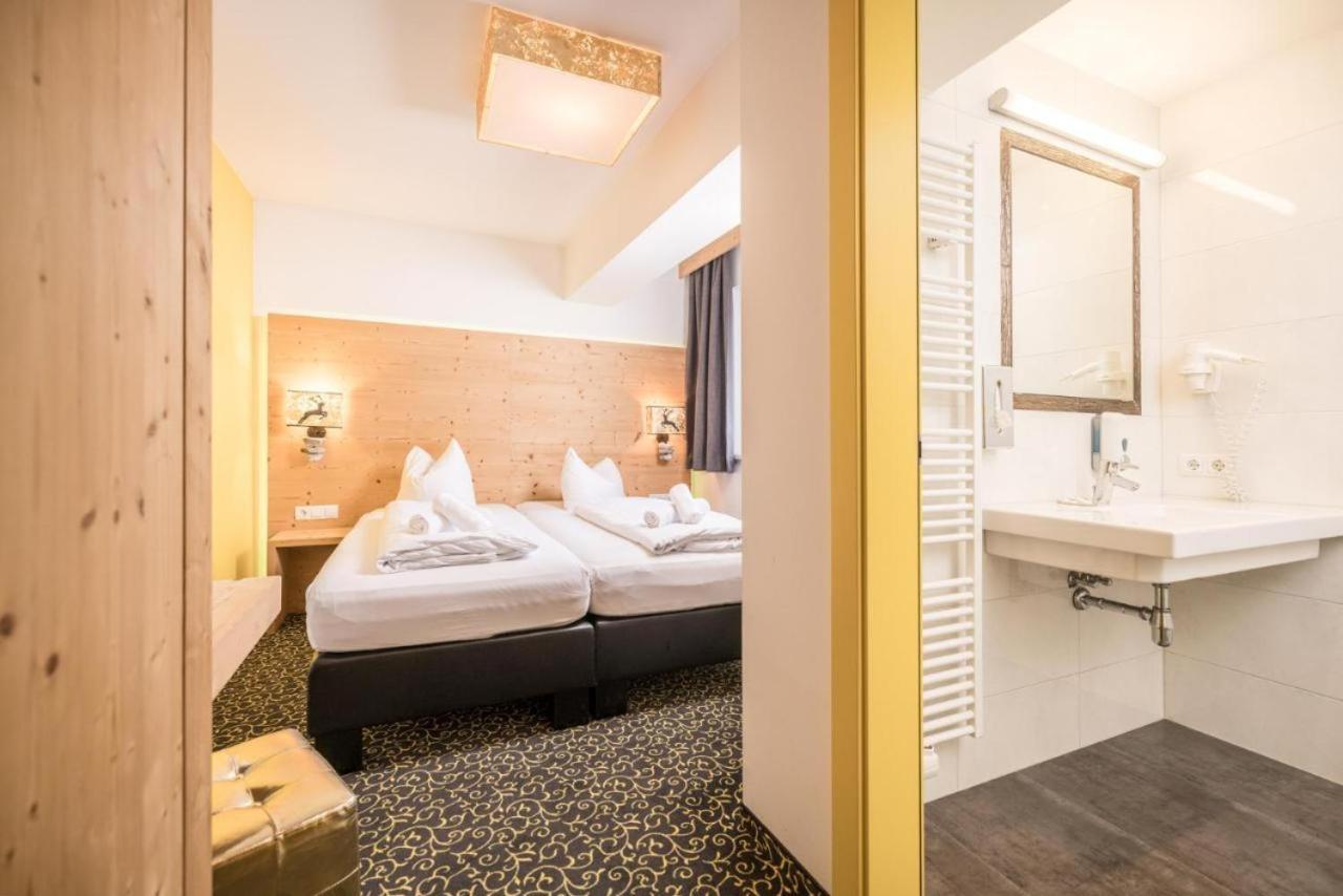 Partyhouse Harakiri Stay Different 60 Seconds To Mountains! Free Parking! Self Check-In Mayrhofen Exteriör bild
